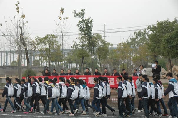 �°���ѧ������ﾶ�˶���¡�ؿ�Ļ