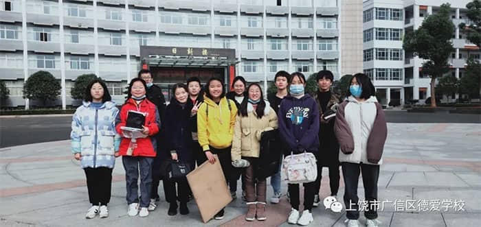 ��Уѧ���黭���������ഺ