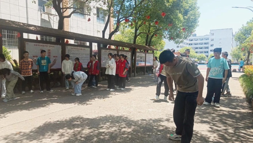 ��ʹ֮�� ���⻥�������°�ѧУ���꼶�����Ÿ��