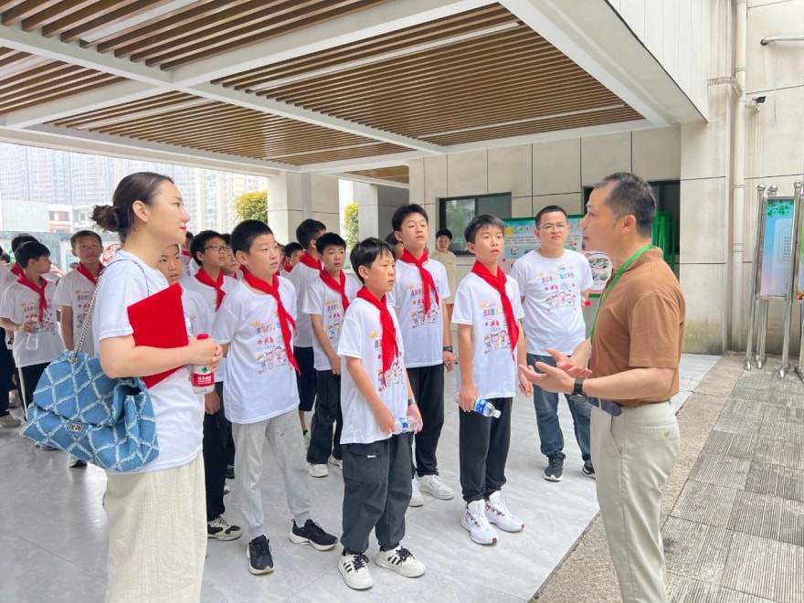 ��У������ѧУ��չ����һ����